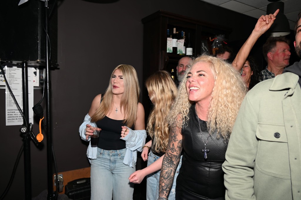 ../Images/10 jaar Ro's Barbershop 329.jpg